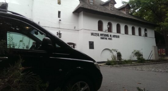 Mercedes Viano   - trip to Village museum
